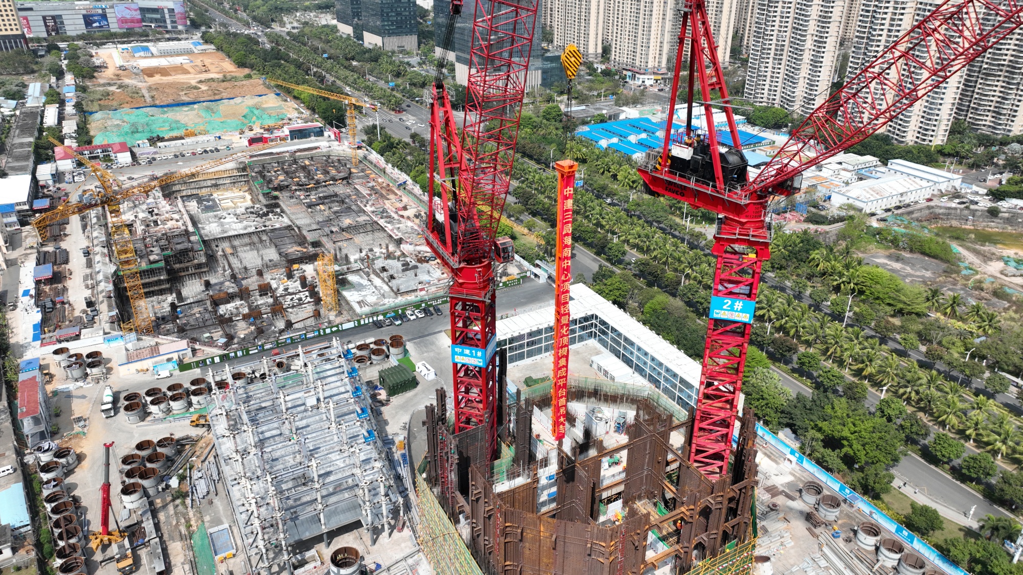 “空中造楼机”首次亮相海南 | 极目新闻