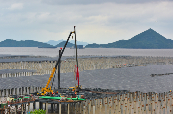 三门：滩涂光伏电站建设酣_fororder_1683494678067_64581716d3e83800018e4b13