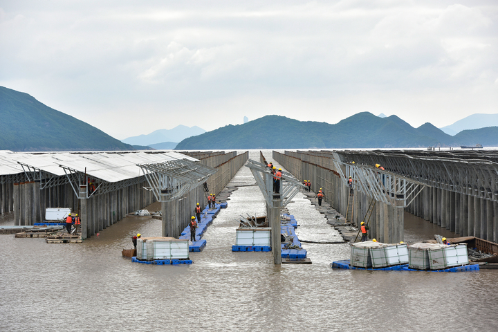 三门：滩涂光伏电站建设酣_fororder_1683494679212_64581717d3e83800018e4b17