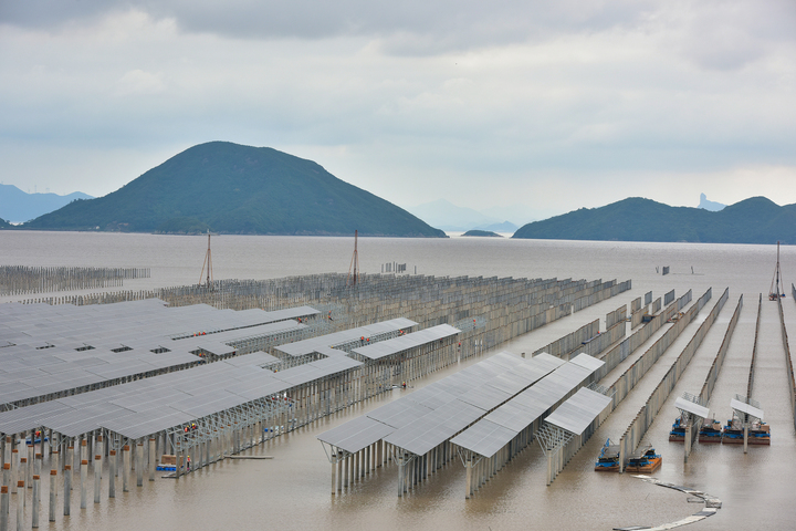 三门：滩涂光伏电站建设酣_fororder_1683494678615_64581716d3e83800018e4b15