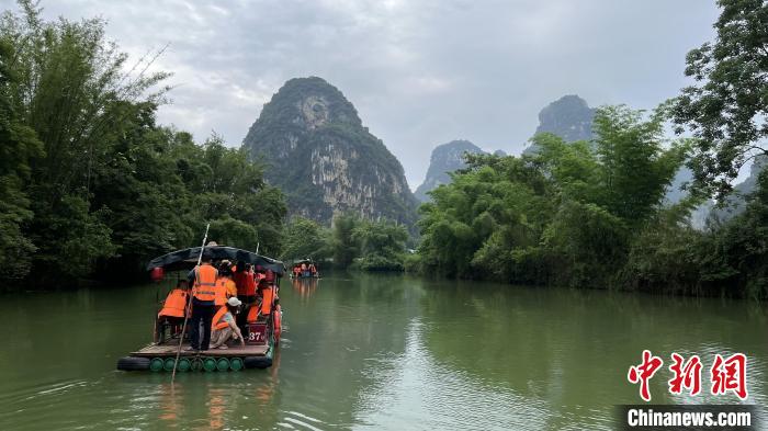 明仕田园山青水绿。　张文茜 摄
