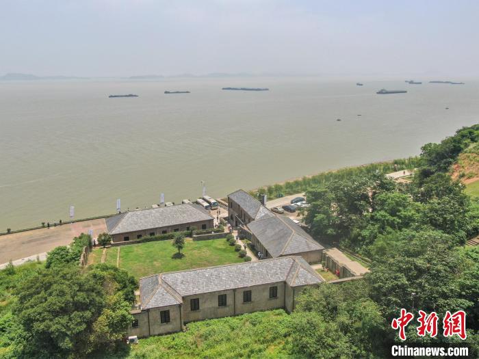 图为航拍地处鄱阳湖畔的九江姑塘海关旧址，该海关地处鄱阳湖入长江水道旁，曾被誉为“万里茶道第一关”。　刘力鑫 摄