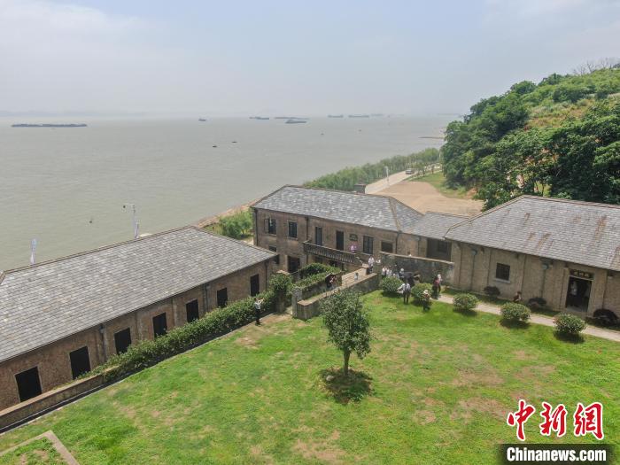 图为航拍地处鄱阳湖畔的九江姑塘海关旧址，该海关地处鄱阳湖入长江水道旁，曾被誉为“万里茶道第一关”。　刘力鑫 摄