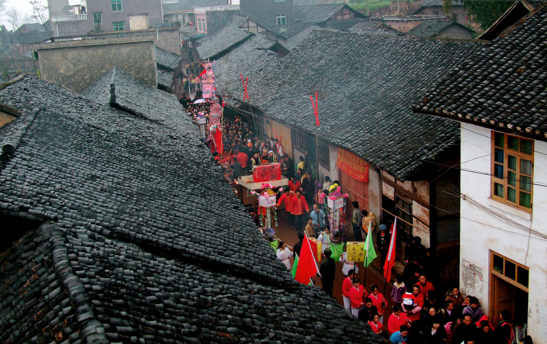 ▲大坝高装（国家级非物质文化遗产）