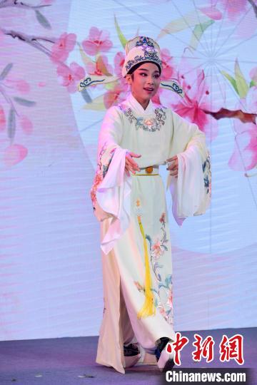 图为戏曲表演。　吕明 摄