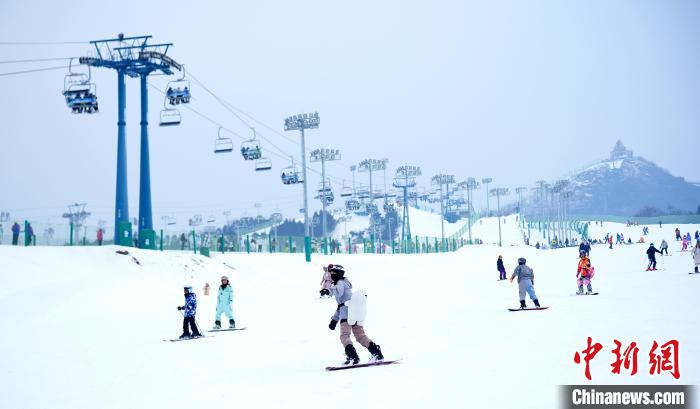 图为南山滑雪场。　主办方供图