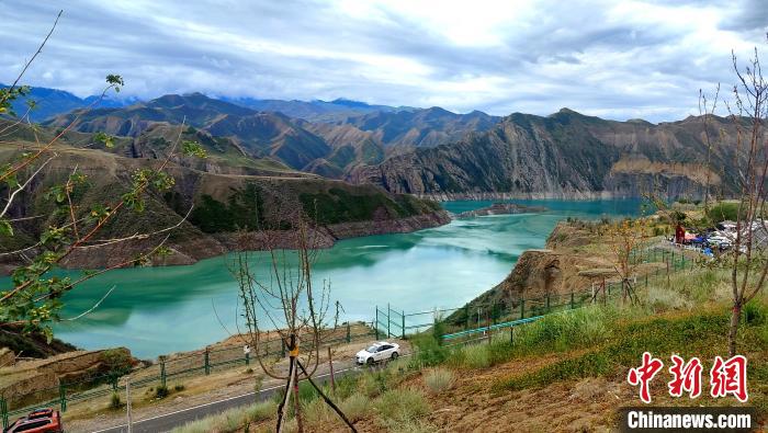 新疆玛纳斯县肯斯瓦特水库景区。　何玉成 摄