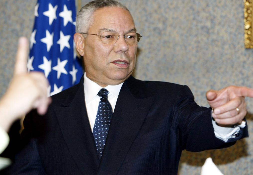 这是鲍威尔2004年7月28日在埃及首都开罗回答记者提问的资料照片。新华社记者金林鹏摄