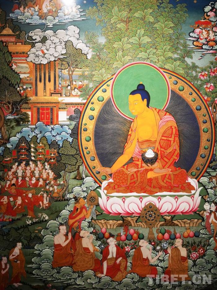 图为本届唐卡展上所展出的唐卡作品（局部）摄影：王淑