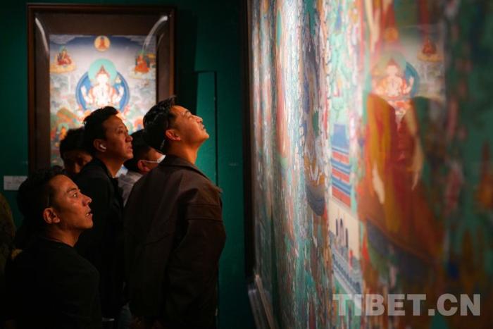 图为第九届“见即愿满”西藏精品唐卡展现场摄影：赵振宇