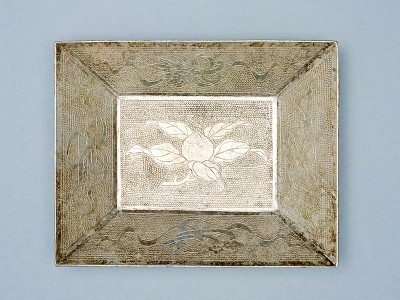 玲珑宝盒藏百年匠心——赏黑漆嵌螺钿双龙戏珠长方攒盒