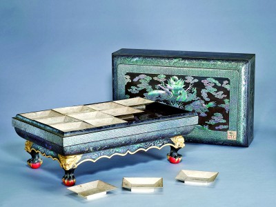 玲珑宝盒藏百年匠心——赏黑漆嵌螺钿双龙戏珠长方攒盒