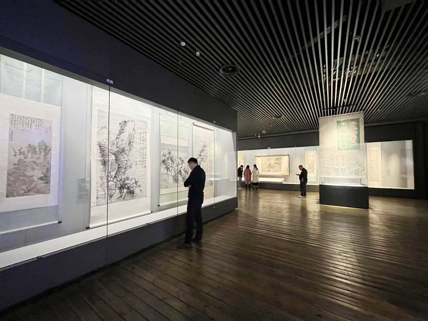郑板桥诞辰330周年书画艺术特展在扬开幕 | 极目新闻