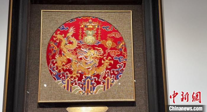 “元先”非遗云锦现代艺术美学展沪上开展 | 极目新闻