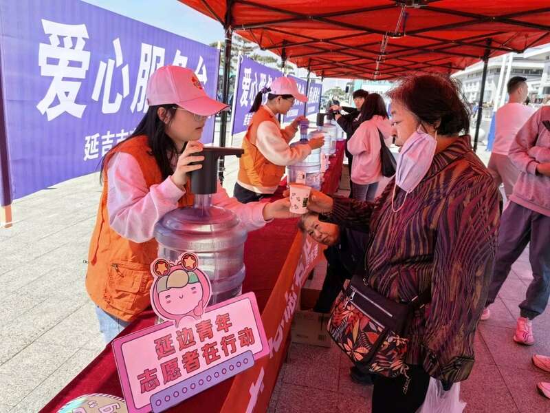 吉林延边：510名青年志愿者“五一”假期服务游客 | 极目新闻