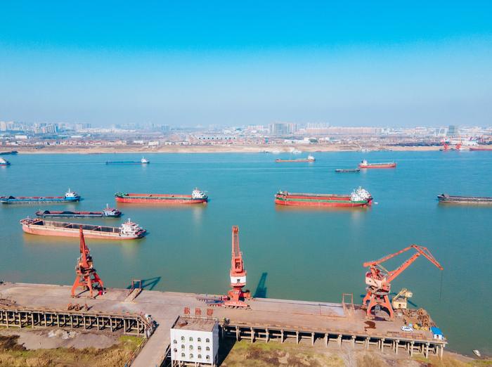 湖北鄂州：航拍长江两岸货运码头