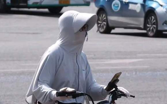 又到了“热辣滚烫”的时节，你穿防晒衣了吗