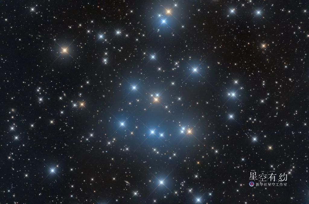 蛾眉月伴蜂巢星團，端午見！