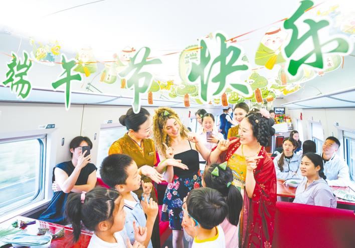 湖北A級(jí)景區(qū)接待游客超400萬(wàn)人次 較2023年、2019年同比分別增長(zhǎng)26.08%、45.03%