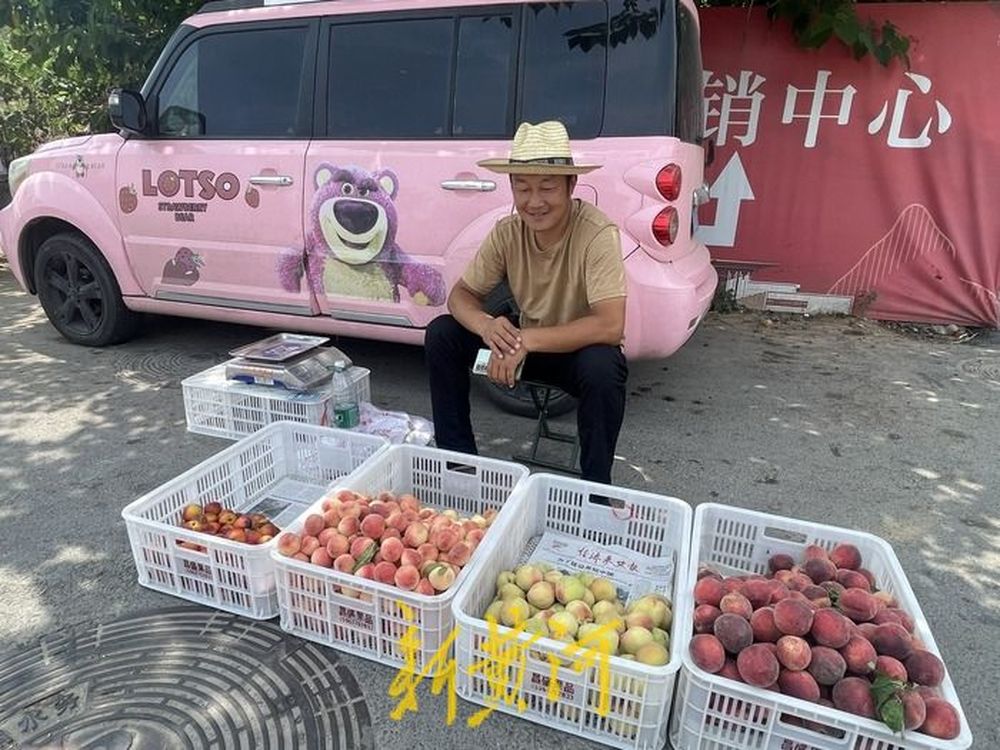 高温下的街头瓜果商贩：天气越热，销量越“热”，身体流汗心里甜