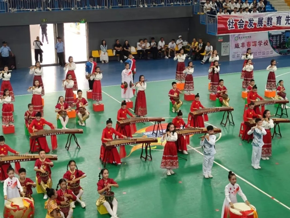 歌曲《爱我中华》