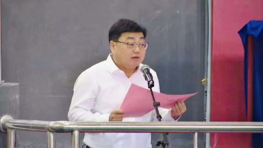 咸丰县委副书记、县长覃正炜代表咸丰县委县政府致辞。