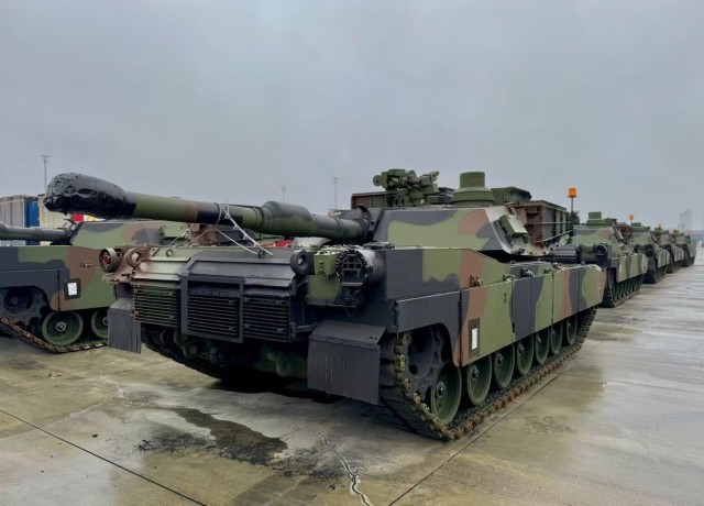 首批美制“艾布拉姆斯”M1A2 SEPv3型坦克运抵波兰-第1张-信息-51硕博论文