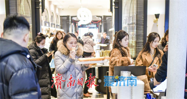 “氛围感”拉满！春节临近，济南商场熙熙攘攘