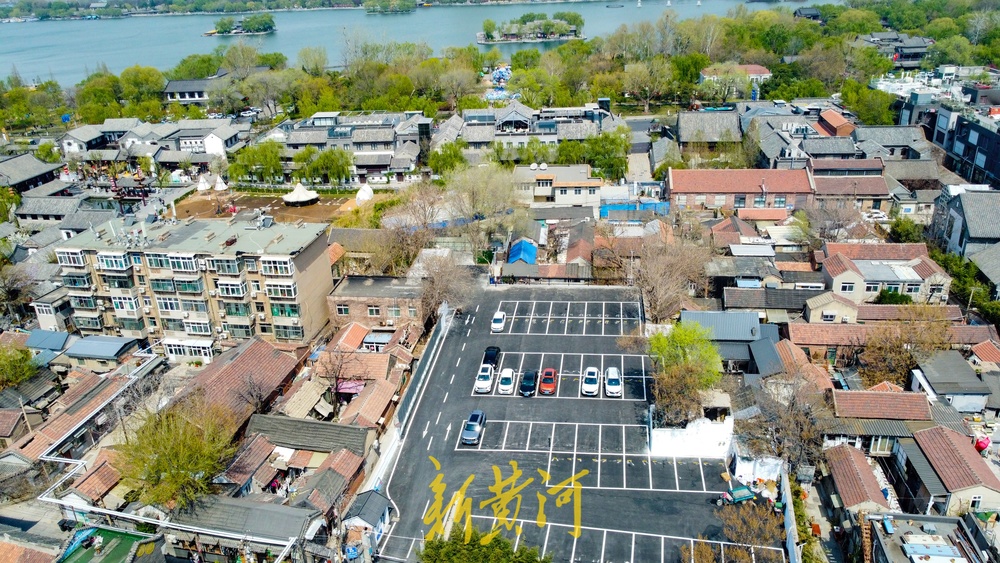 百花洲畔大型露天停车场改造完成，可停放50多辆机动车