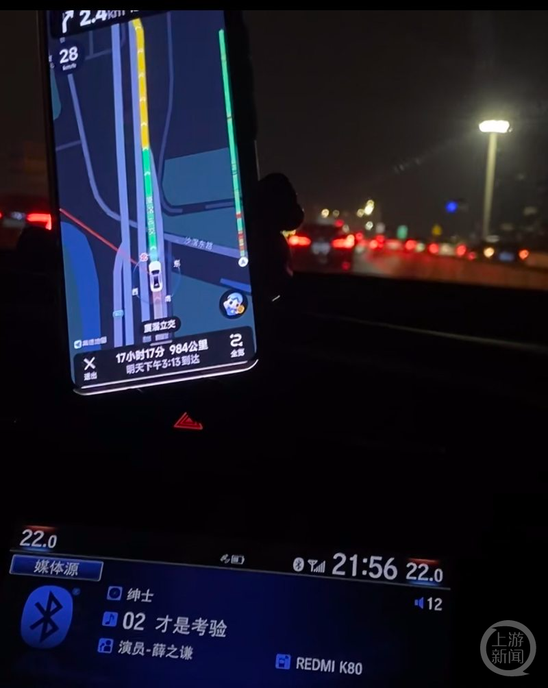 广东单日车流突破千万大关，高峰出行拥堵，车辆移动速度缓慢