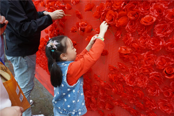 双节同庆文旅热 恩施梭布垭石林节日活动纷呈获好评_fororder_03