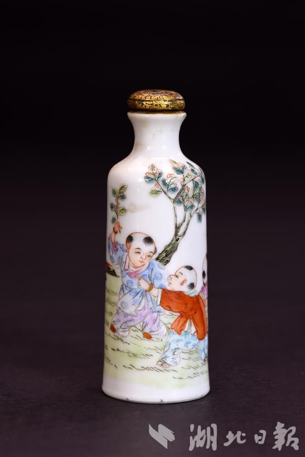 清代粉彩折桂图鼻烟壶（武汉博物馆供图）