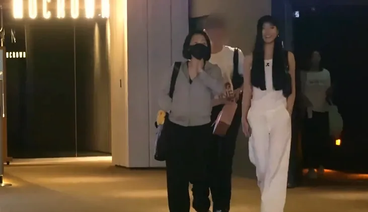 台媒曝小S二女儿恋情：小S带二女儿与年轻男子看电影，气氛十分融洽
