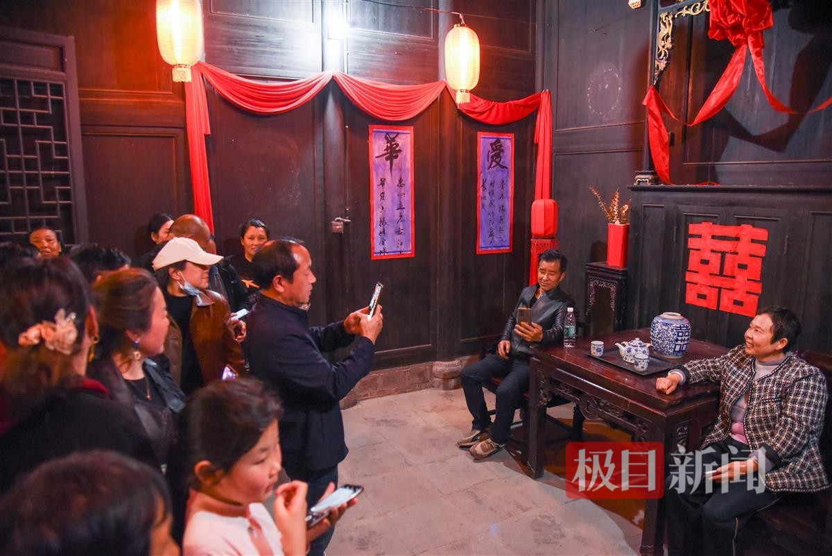 3月29日，湖北省监利市启动2024年春季文化旅游季活动，游客在程集古镇沉浸式体验民俗活动（极目新闻记者 黄志刚 摄） (2).jpg