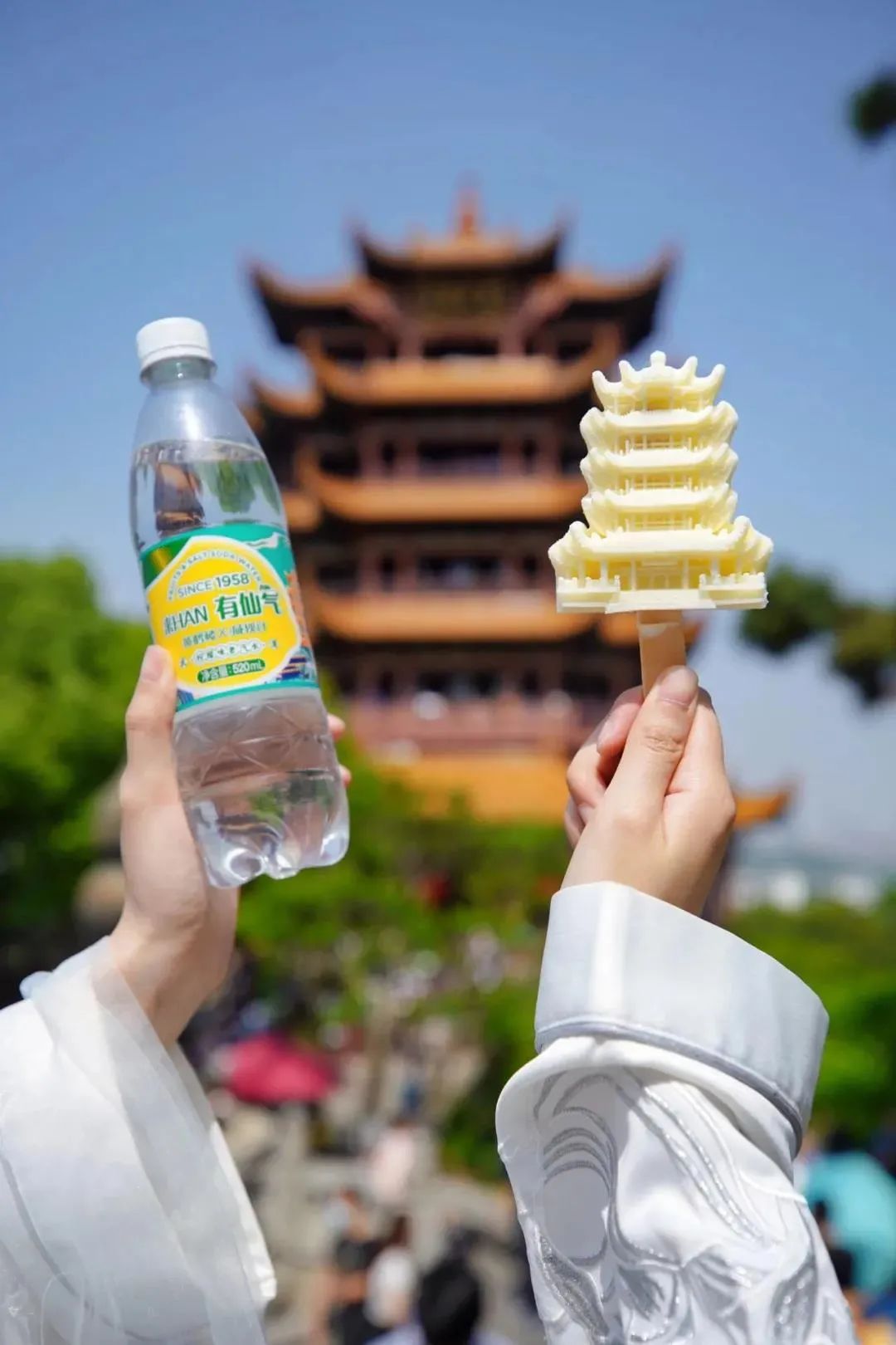 黄鹤楼“有仙气”汽水和雪糕同框