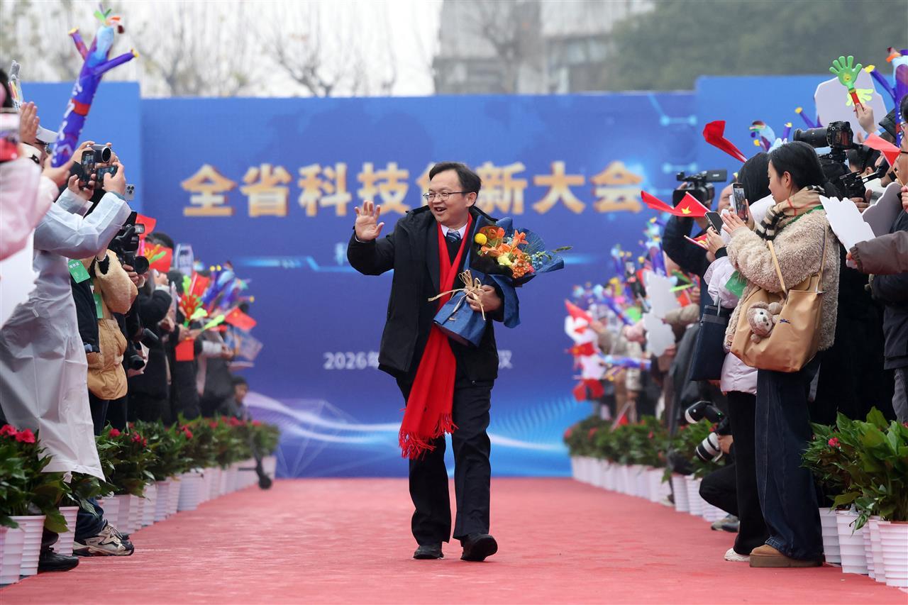 声波掌控！武大新晋院士刘正猷湖北科创大会亮相技术揭秘