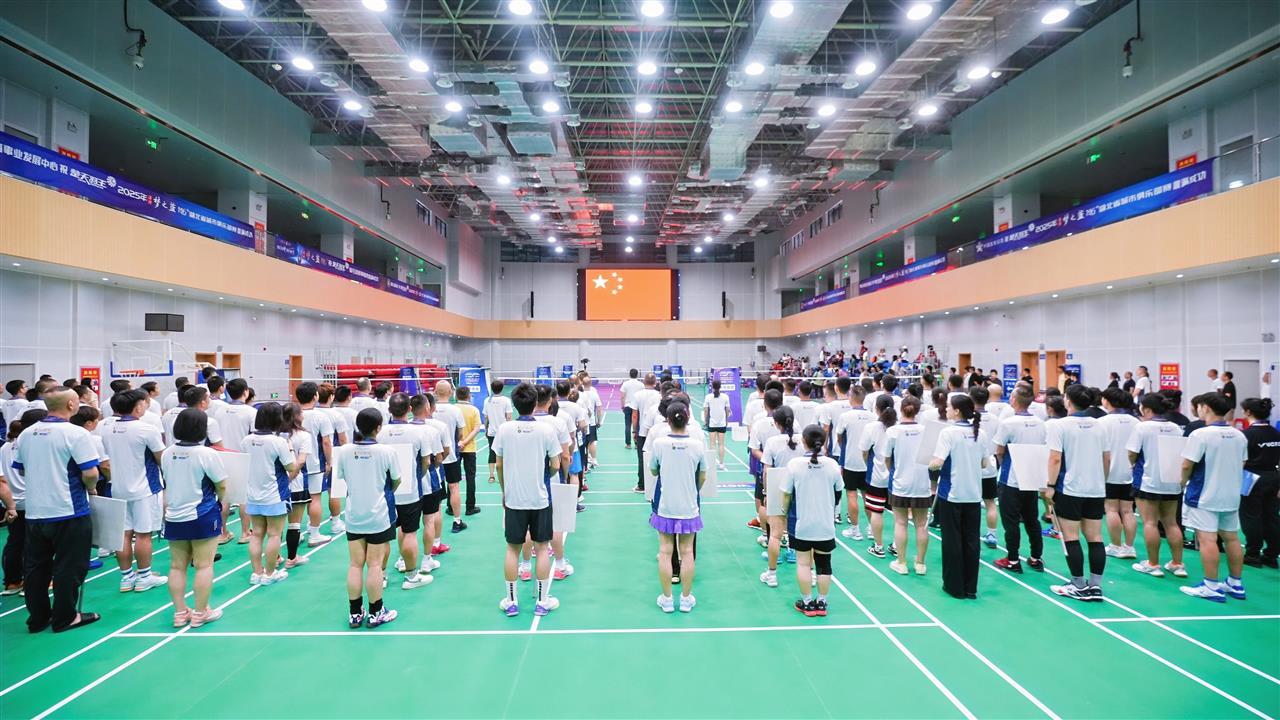 2025“楚天羽王”湖北城市俱乐部赛首站挥拍，近200名球手在黄石同场竞技