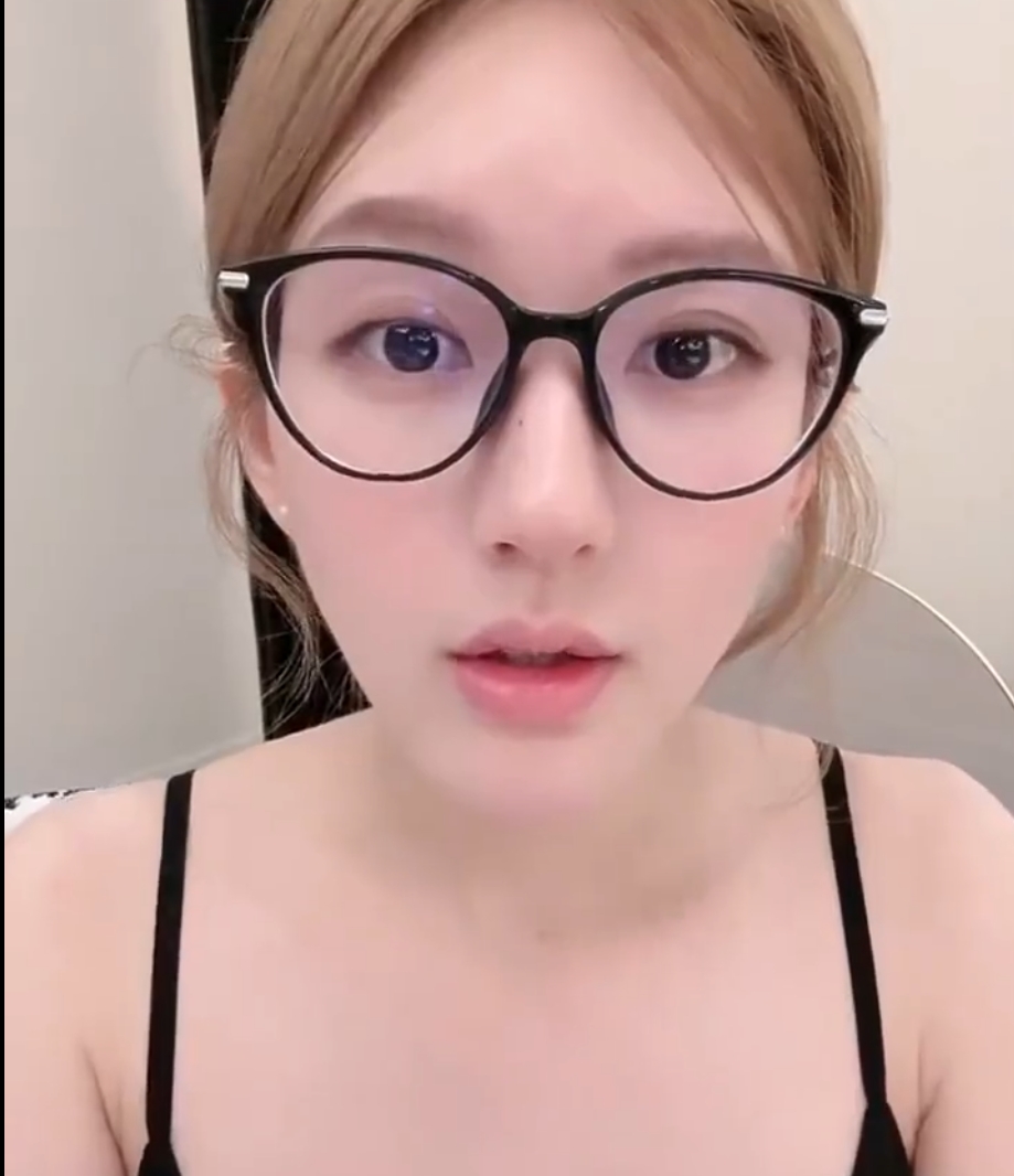 赵露思直播回应 “绿茶” 事件：未在走红后删除于正微信，系被人设局挑拨