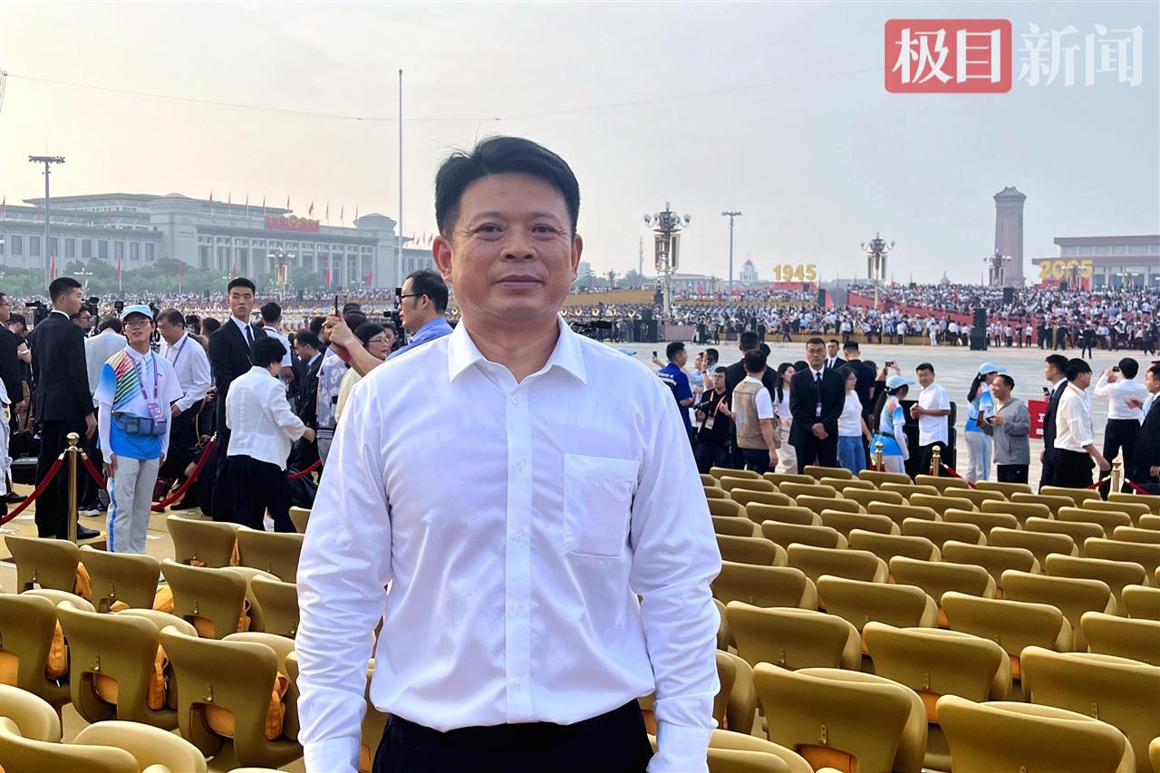 吴春桥在观礼现场.jpg