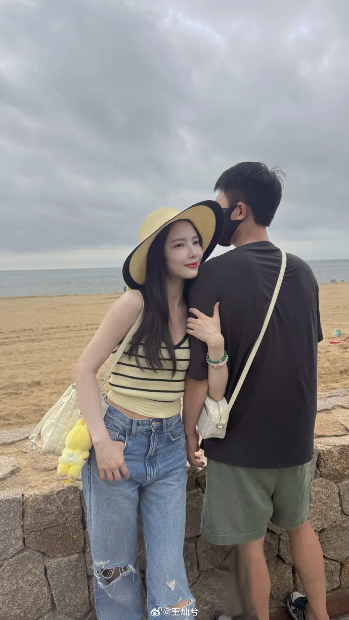 王灿回应被网友催生二胎：女性不是靠生儿子来获得尊重，家人从未给过我生育压力