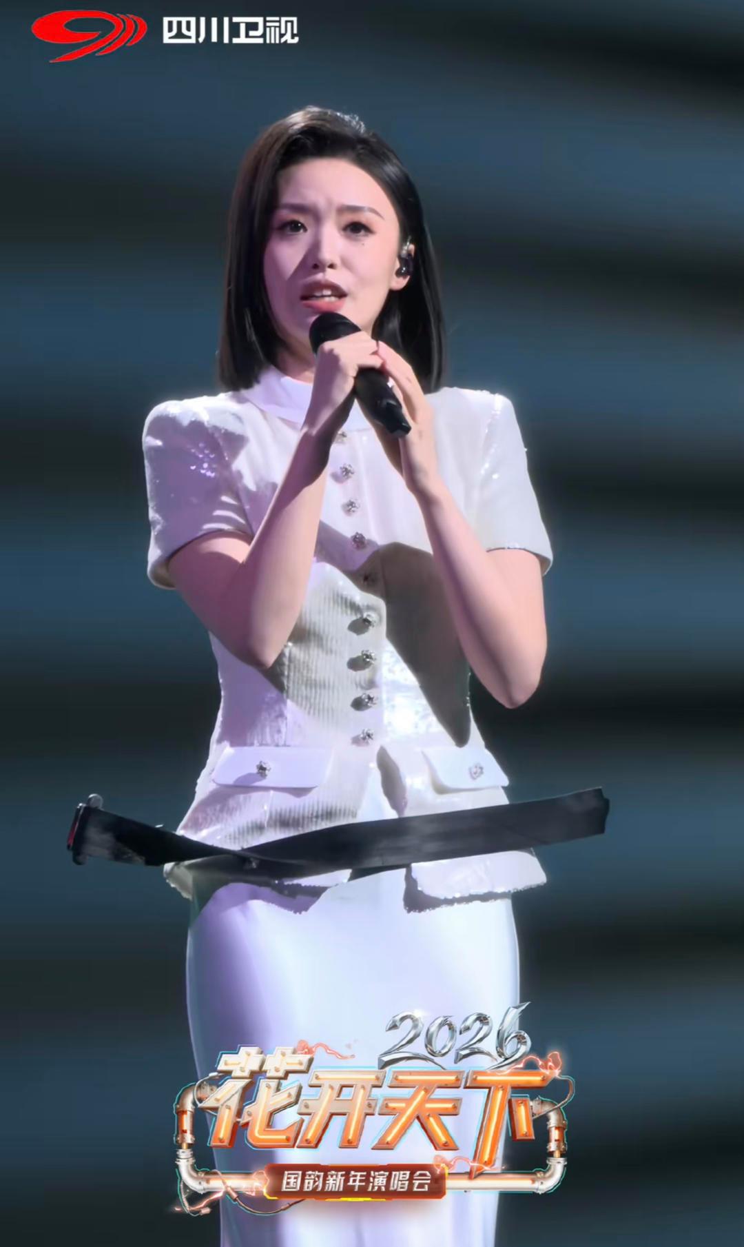 徐子尧四川卫视新年演唱会首秀，刀郎发文祝贺