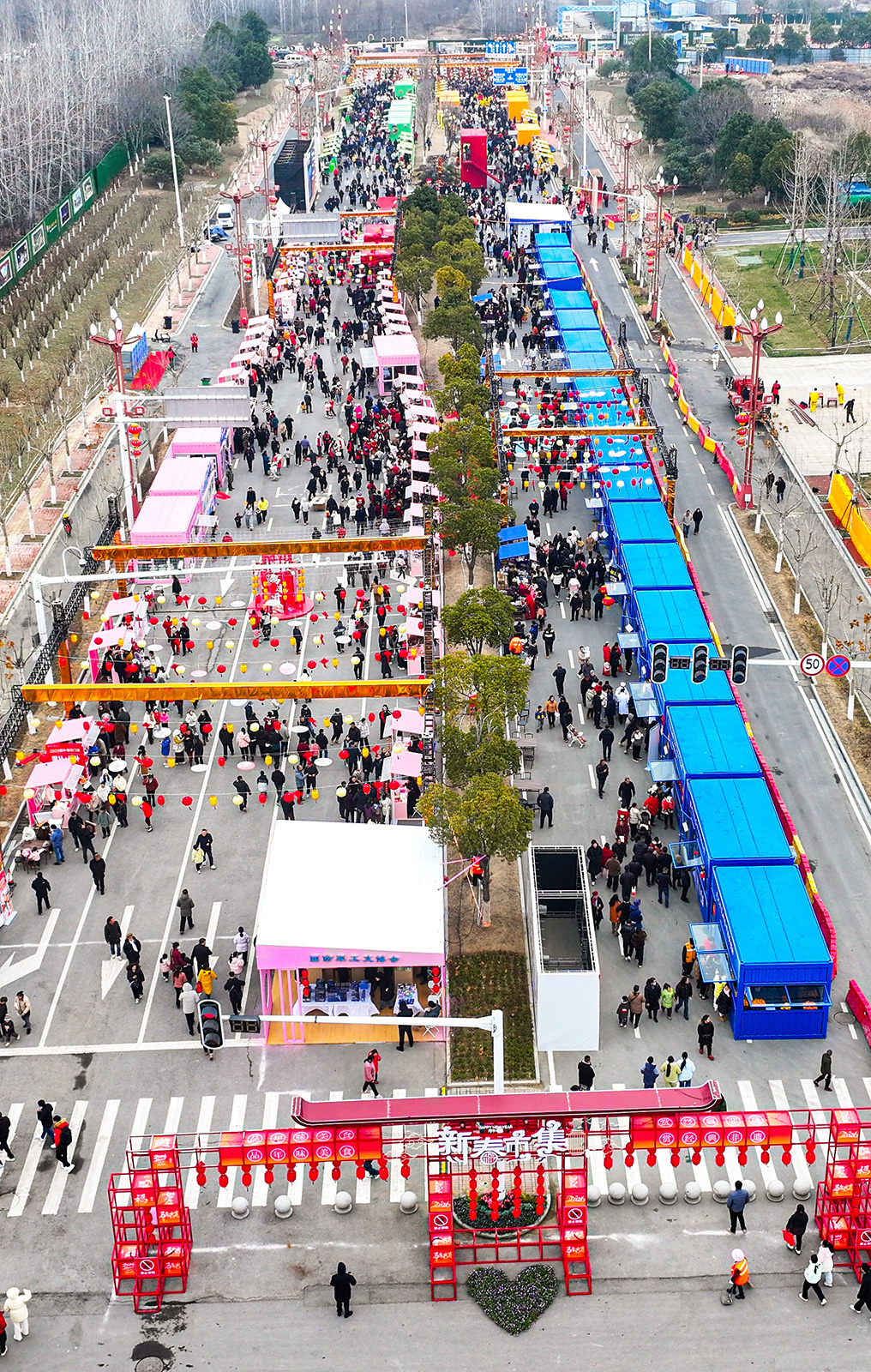 2月10日，新洲区新春市集盛大开街。叶东辉 摄.jpg