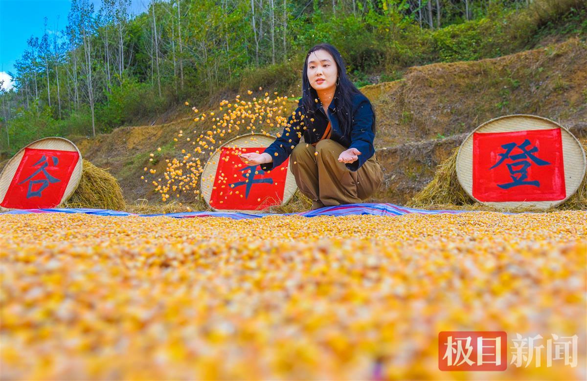 10月18日，游客在随州市随县冬青泉畔景区游玩。（极目新闻记者 黄志刚 摄）.jpg