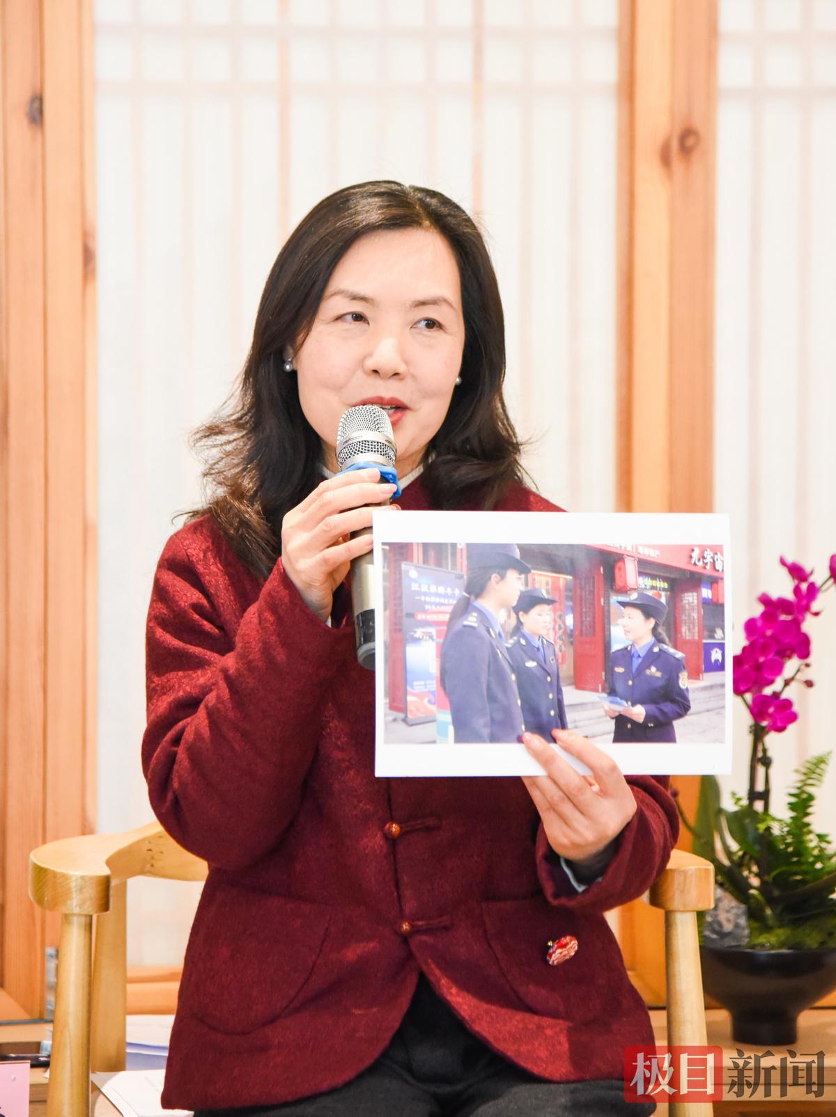 湖北省三八红旗手王艳讲述城市治理的故事。（极目新闻记者 黄志刚 摄）.jpg