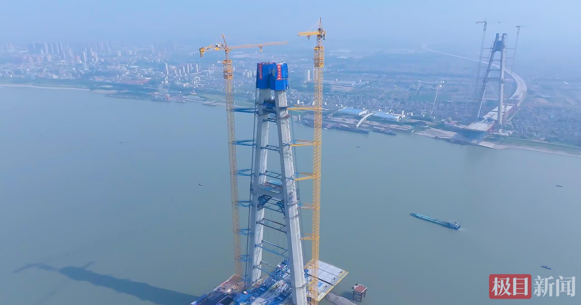 枝江长江大桥南主塔封顶.png