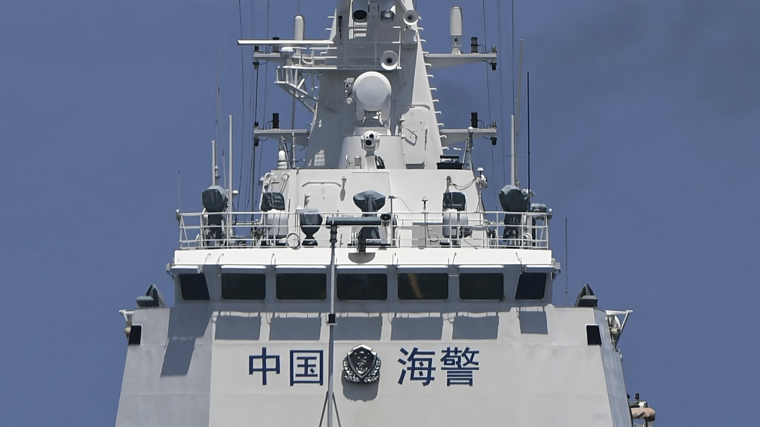 中国海警局新闻发言人就允许菲转运伤员发表谈话