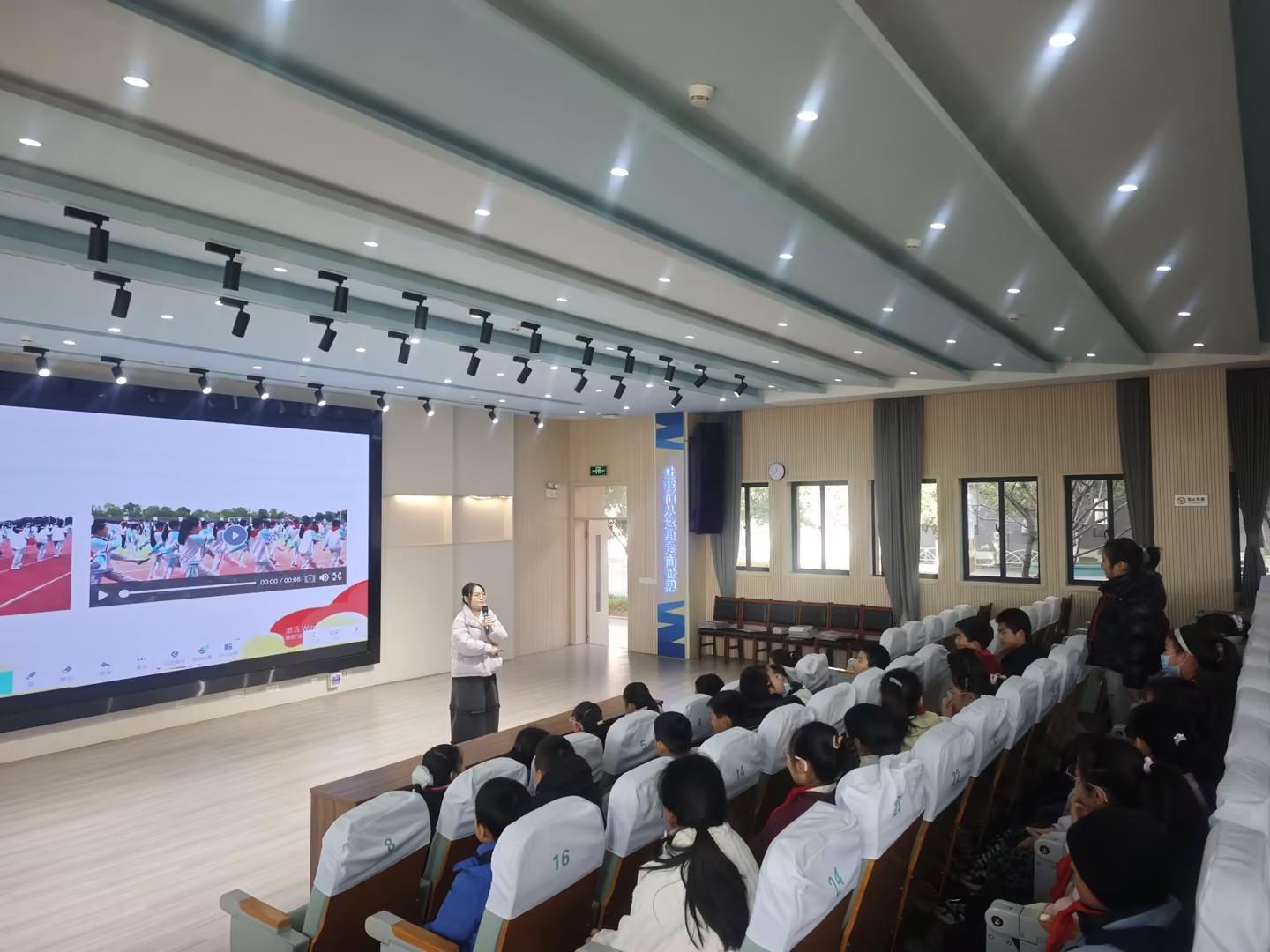 大队辅导员国旗班思政课 (2).jpg