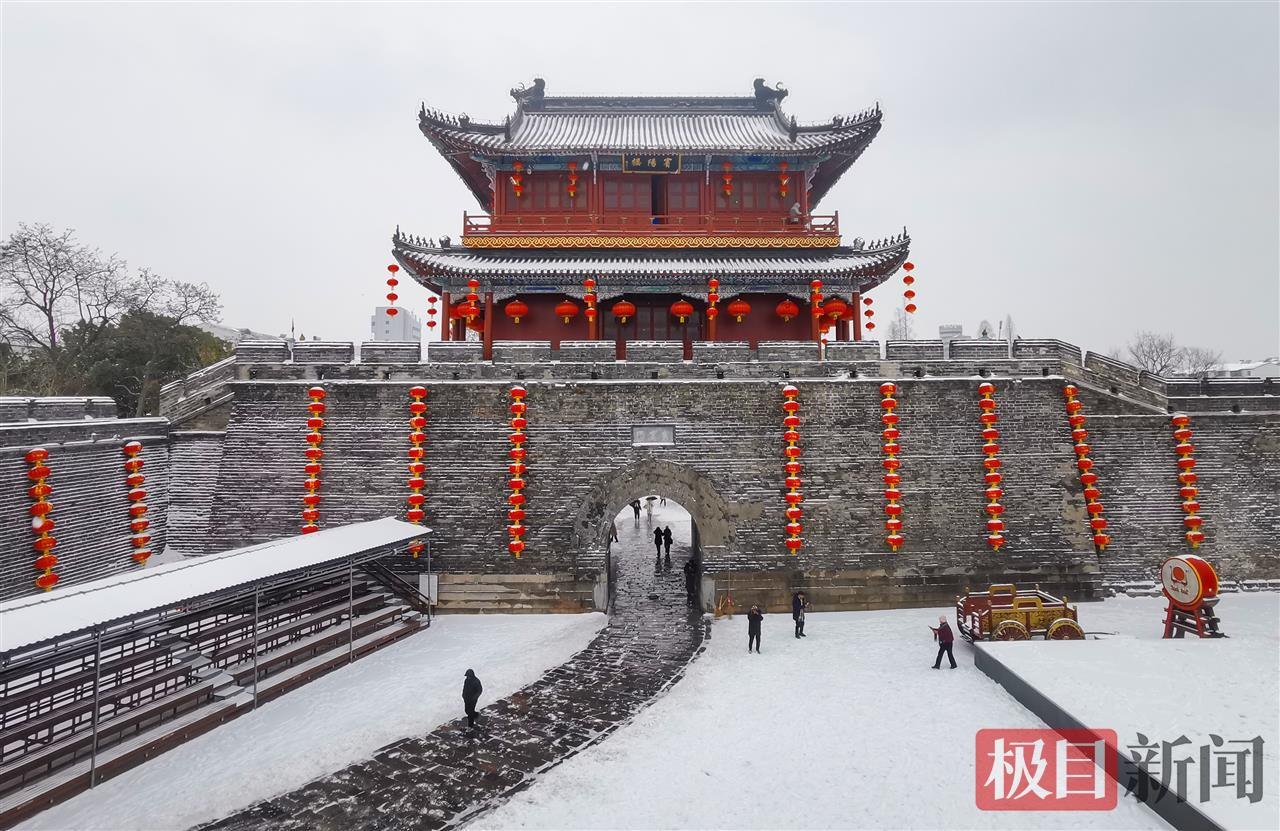 1月20日，雪中的湖北荆州古城。     （极目新闻记者 黄志刚 摄）.jpg