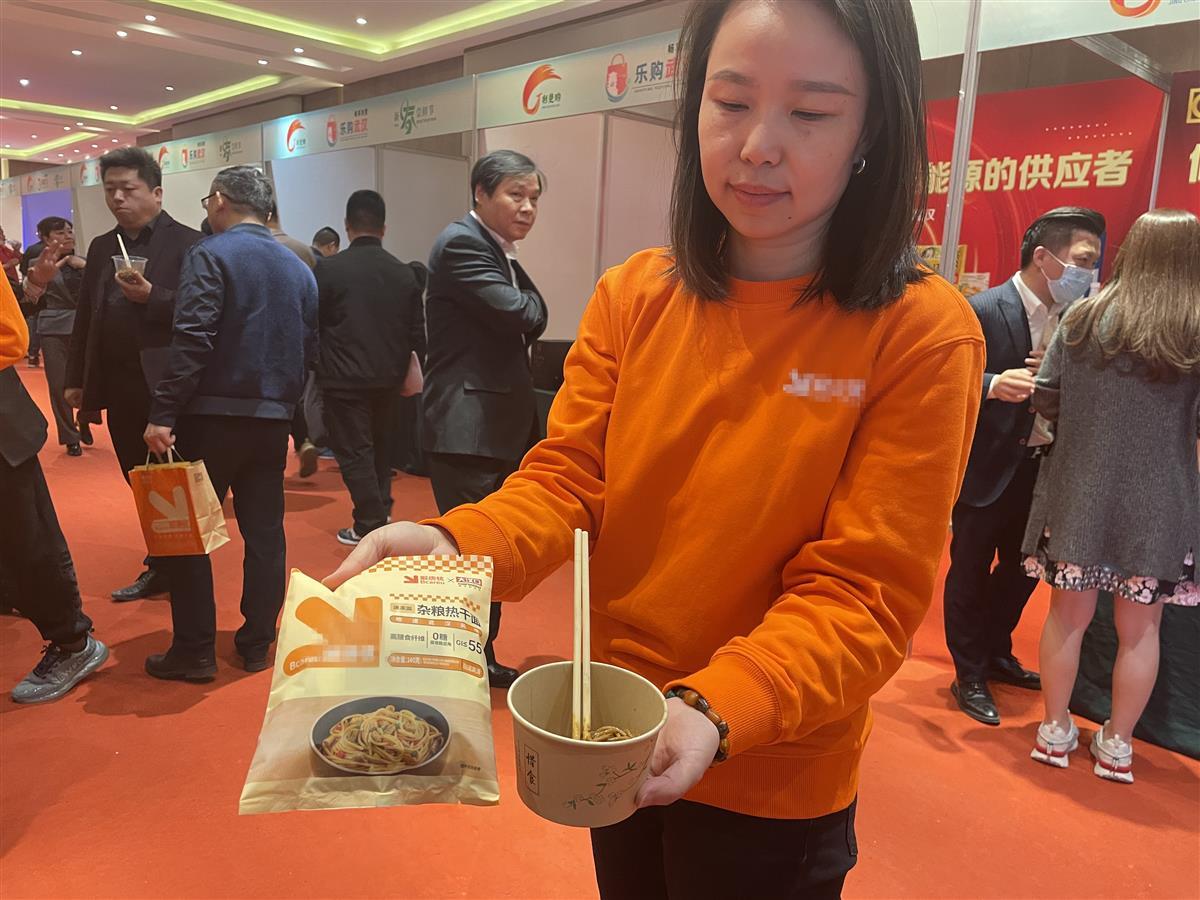 武汉有商家推出低血糖杂粮热干面