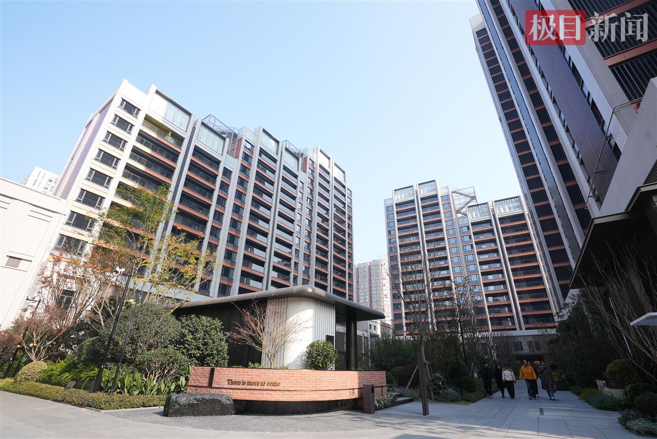 居民于老城中享有超宽楼间距与中央花园的舒适空间.JPG